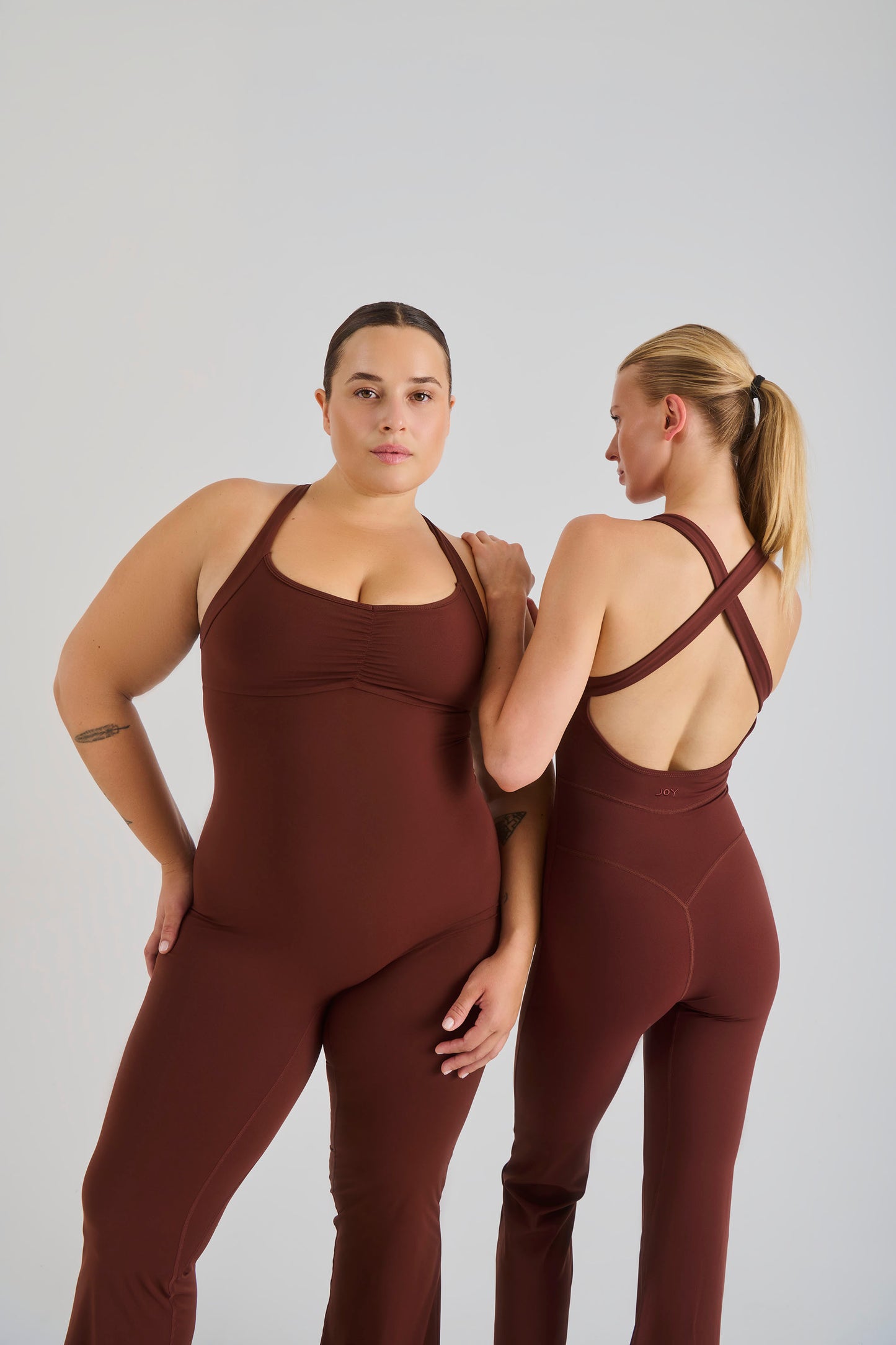 Dahlia à gauche porte du XL et Megane à droite porte du XS